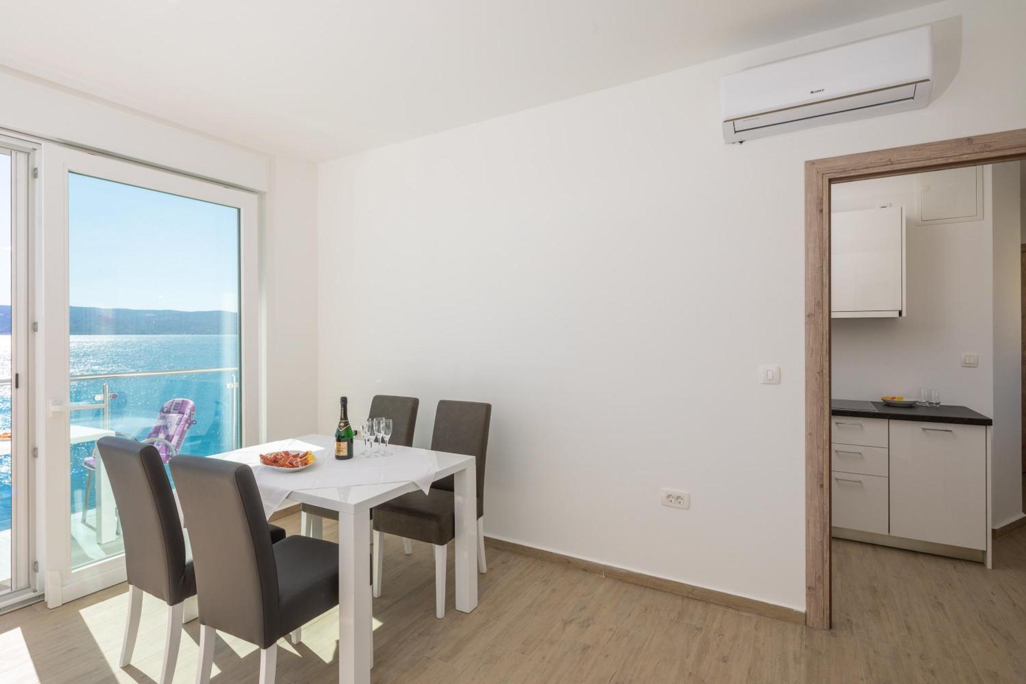 Beach Sunrise Apartments Dugi Rat Exterior foto