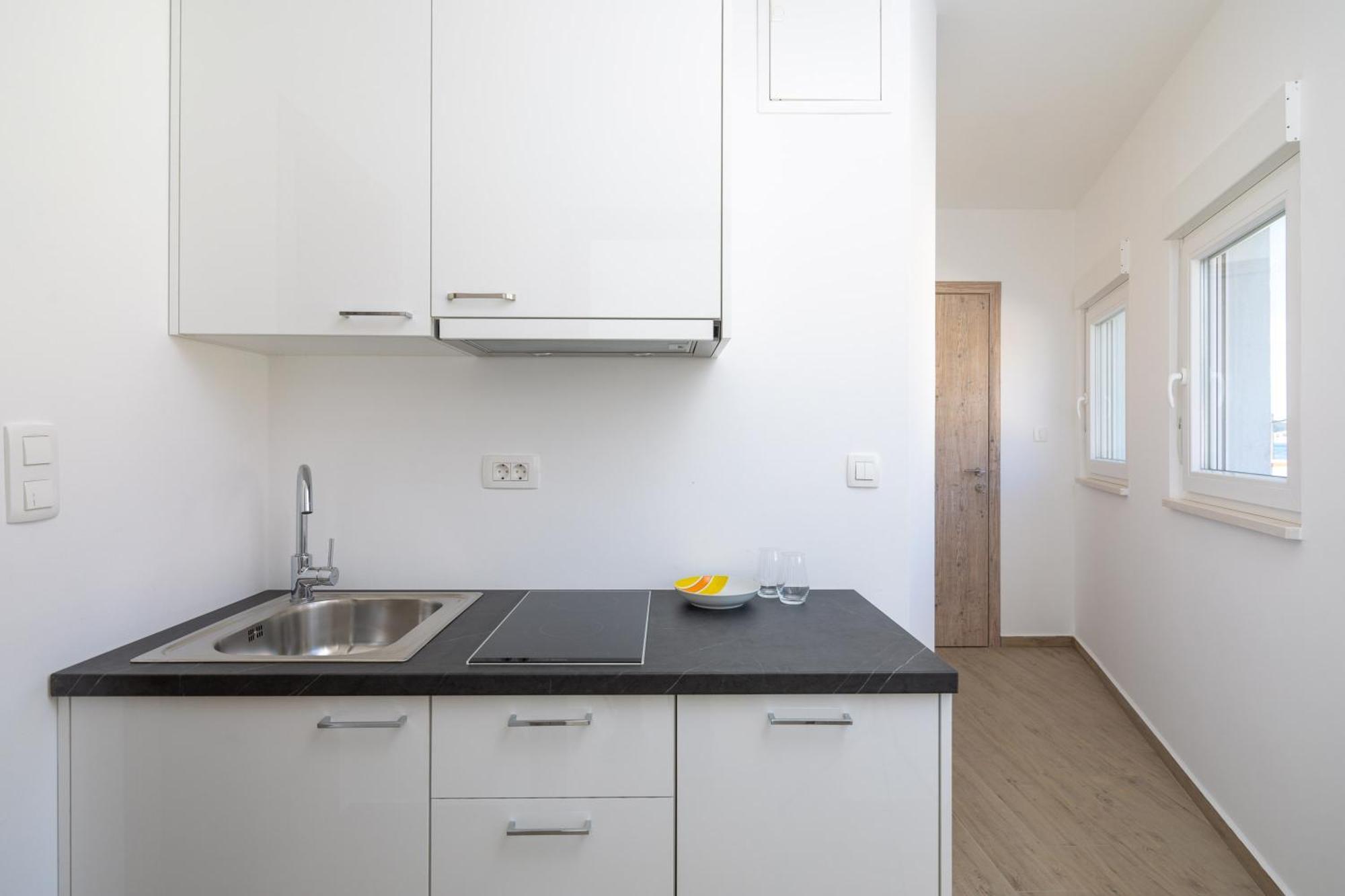 Beach Sunrise Apartments Dugi Rat Exterior foto